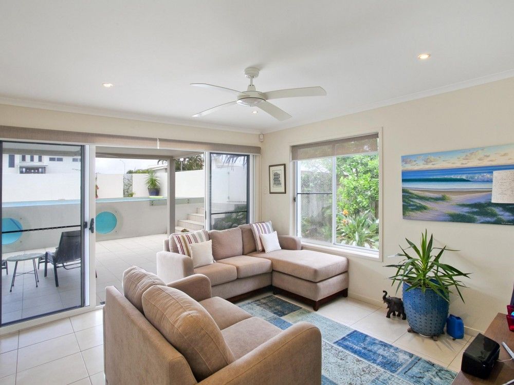 10 Antipodes Close, Castaways Beach QLD 4567, Image 2