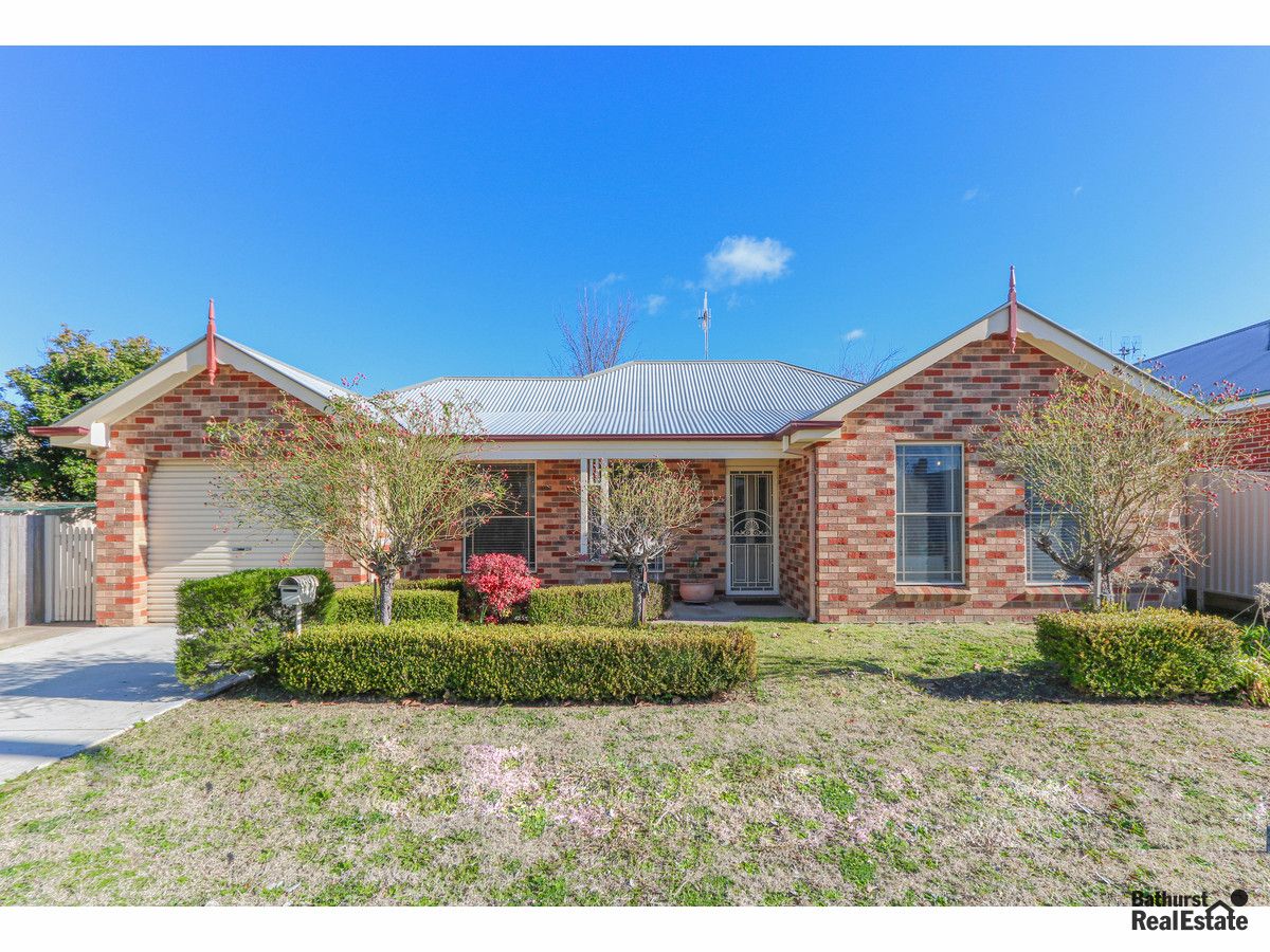 2 bedrooms House in 2 Piper Street BATHURST NSW, 2795