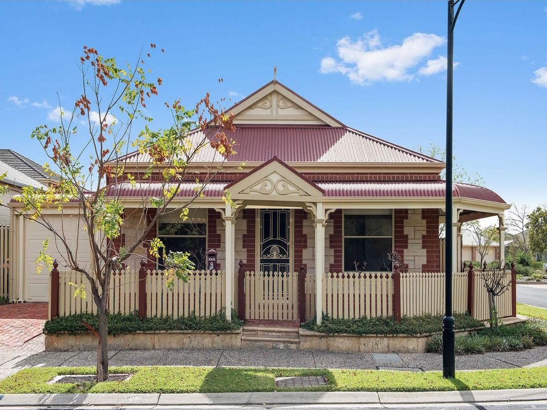 3 bedrooms House in 8 Coopers Crescent MAWSON LAKES SA, 5095