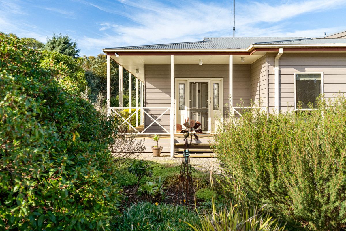 3 bedrooms House in 1 Red Gum Drive TEESDALE VIC, 3328