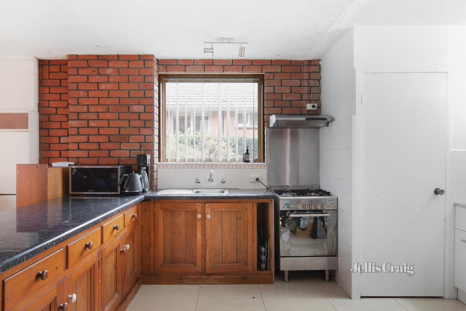 1/16 Seymour Grove, Camberwell VIC 3124, Image 2