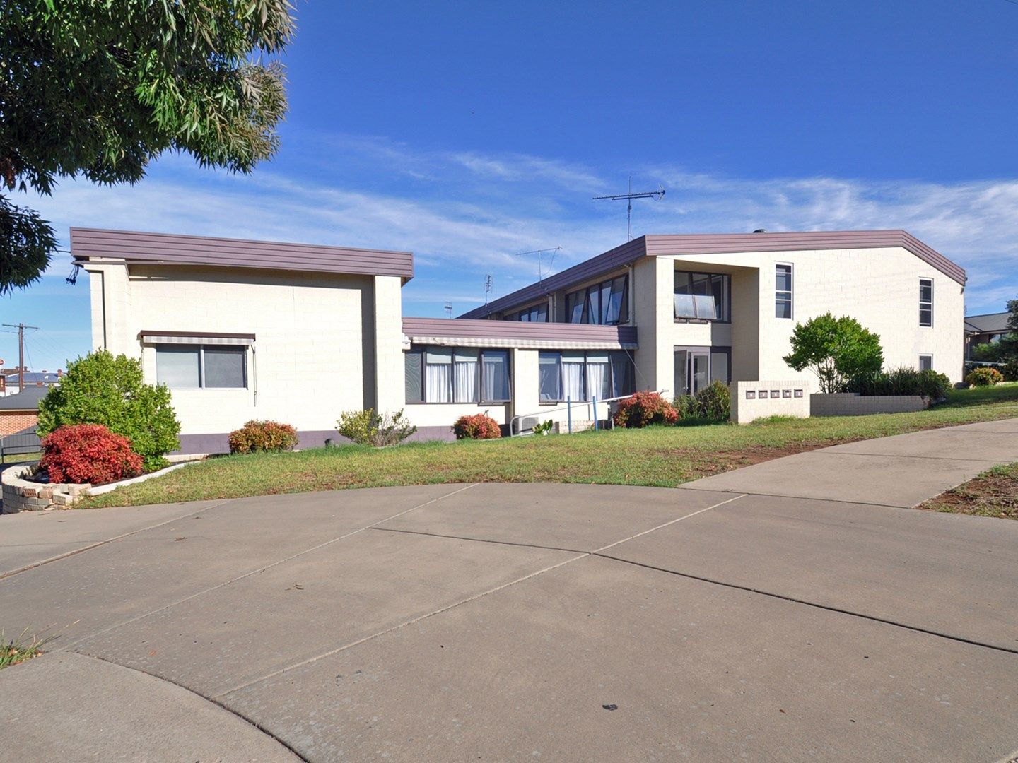 2/65 Commins Street, Junee NSW 2663, Image 0