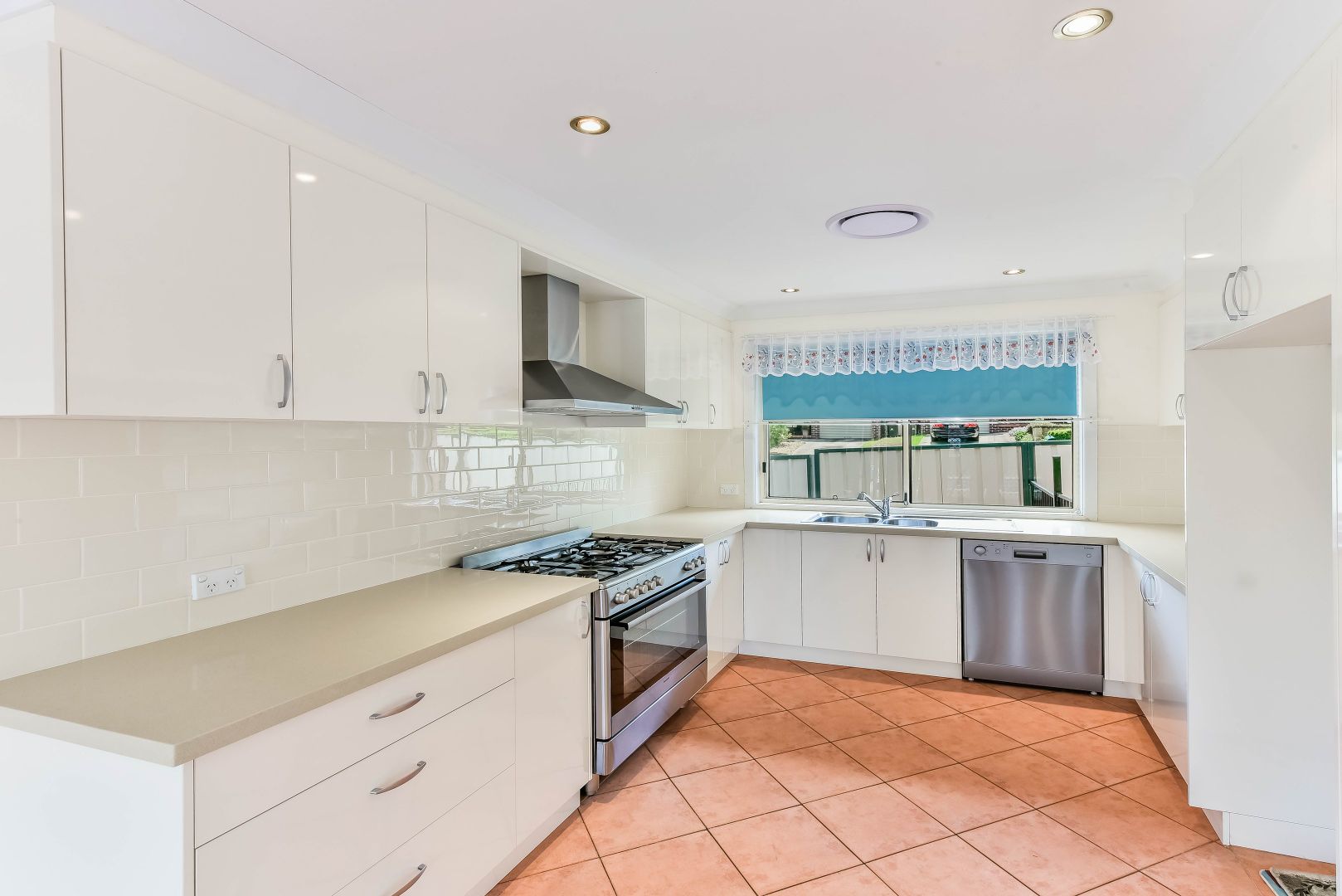 28 Coachwood Crescent, Picton NSW 2571, Image 2