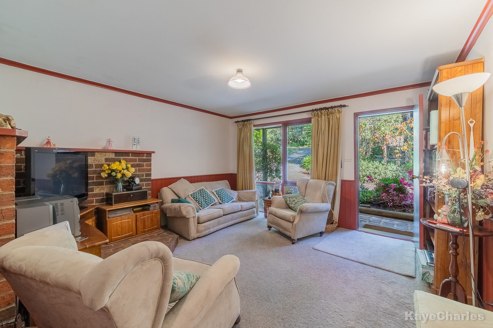 33 First Avenue, Cockatoo VIC 3781, Image 2