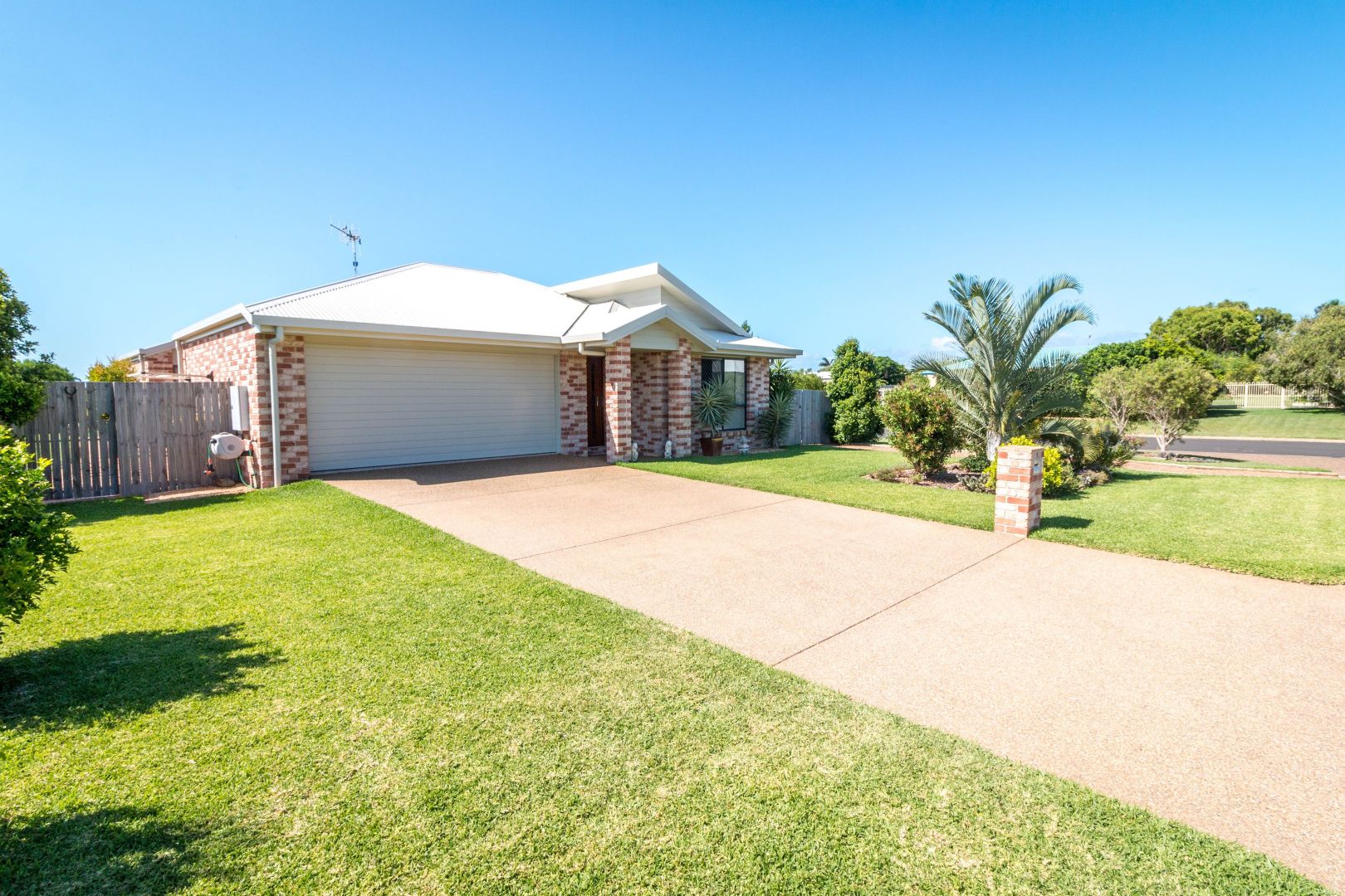 7 Tide Court, Burnett Heads QLD 4670, Image 2