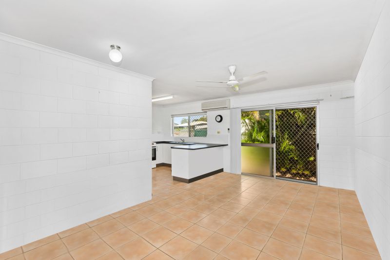 2/54 Ahearne Street, Hermit Park QLD 4812, Image 2