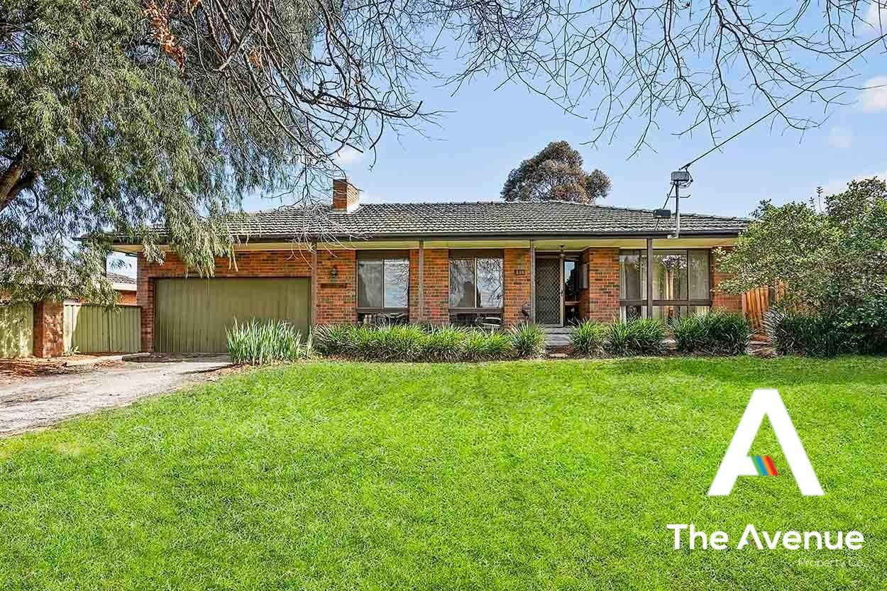5 bedrooms House in 205 Old Dandenong Road HEATHERTON VIC, 3202