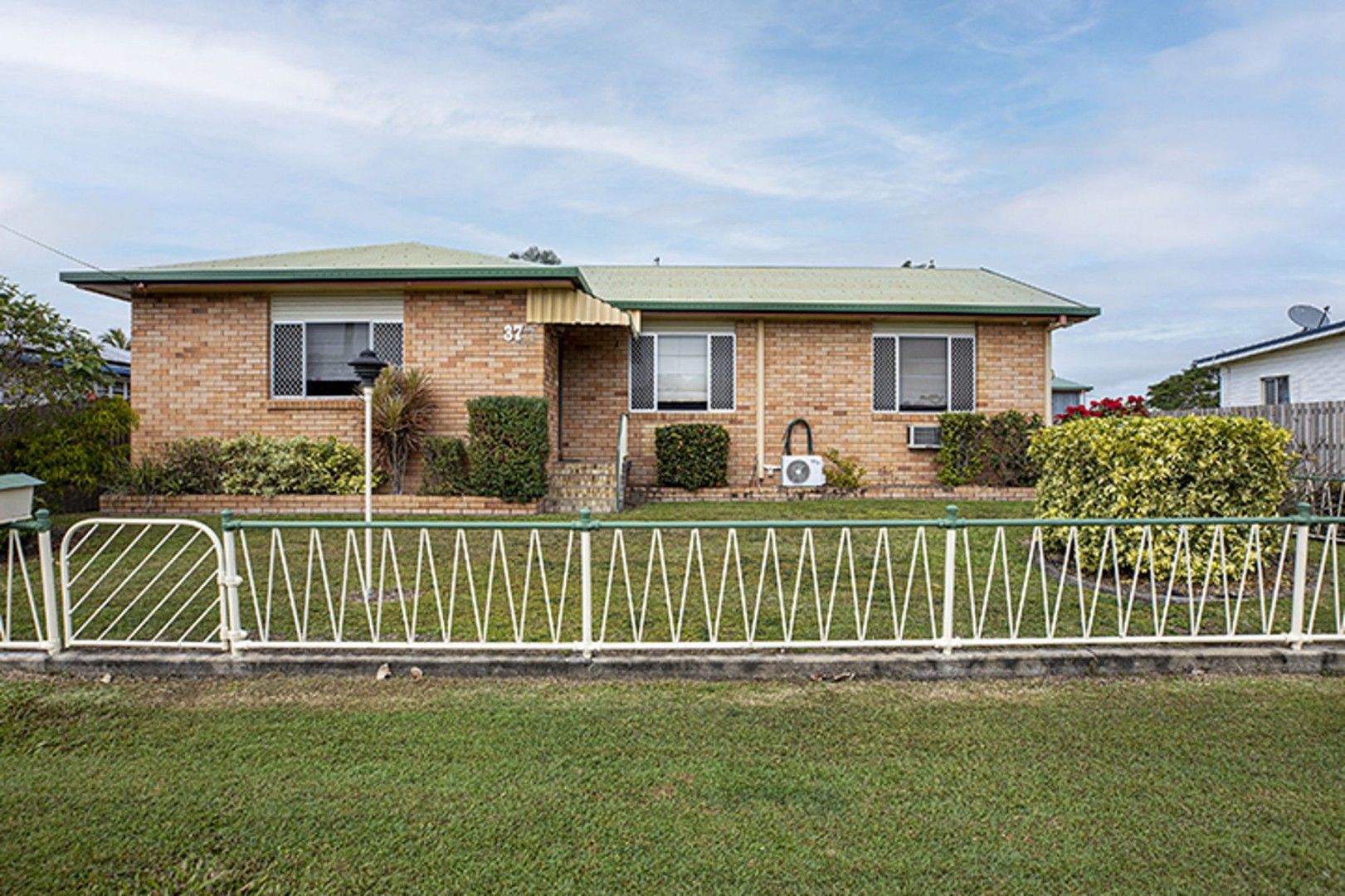 4 bedrooms House in 37 Pratt Street SOUTH MACKAY QLD, 4740