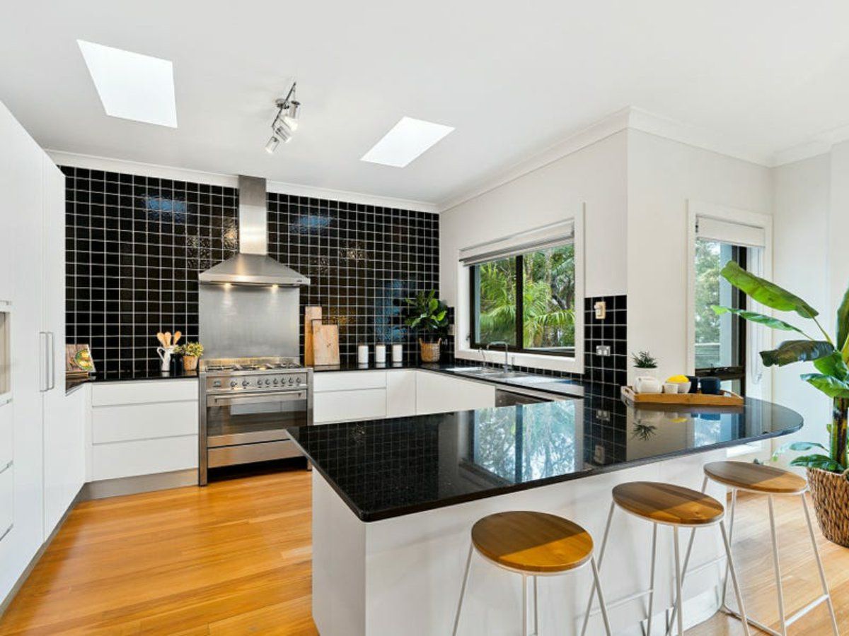 5 bedrooms House in 44 Taiyul Road NORTH NARRABEEN NSW, 2101