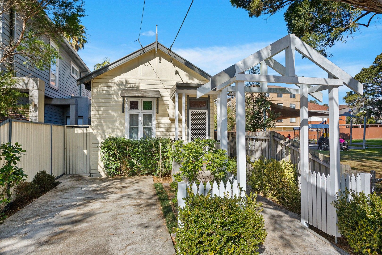 2 bedrooms House in 55 Pitt Street MORTDALE NSW, 2223