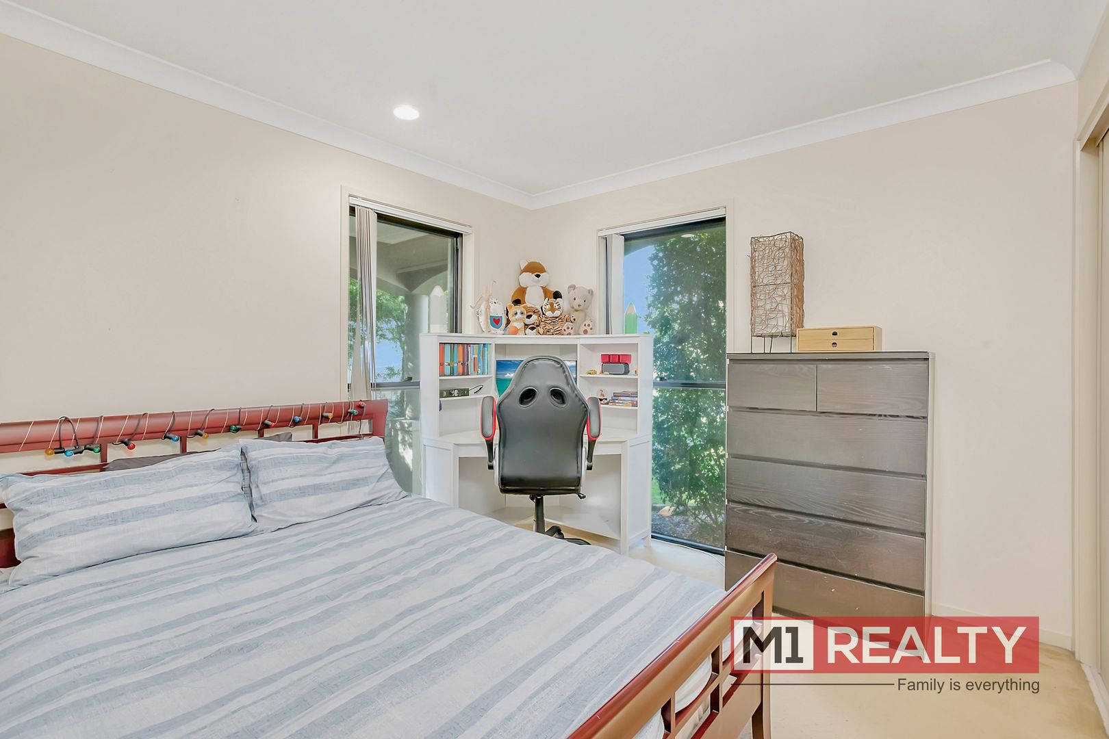 5 Amsonia Court, Arundel QLD 4214, Image 2