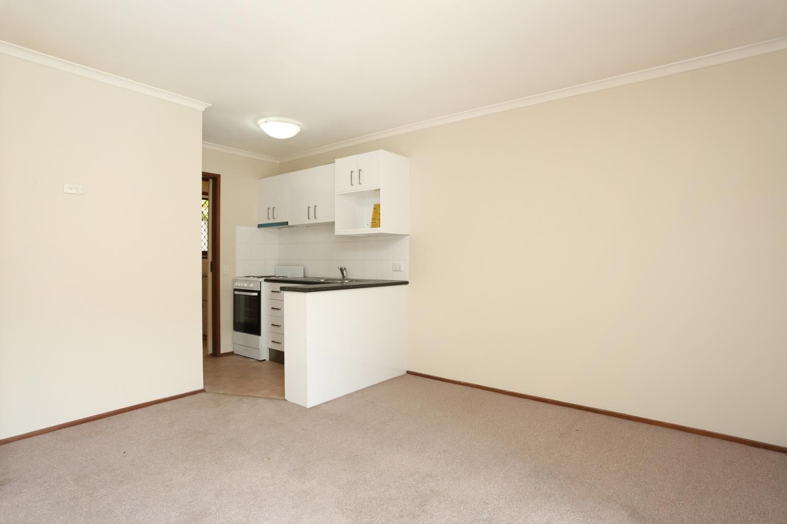 8/11 Muchow Street, Beenleigh QLD 4207, Image 2