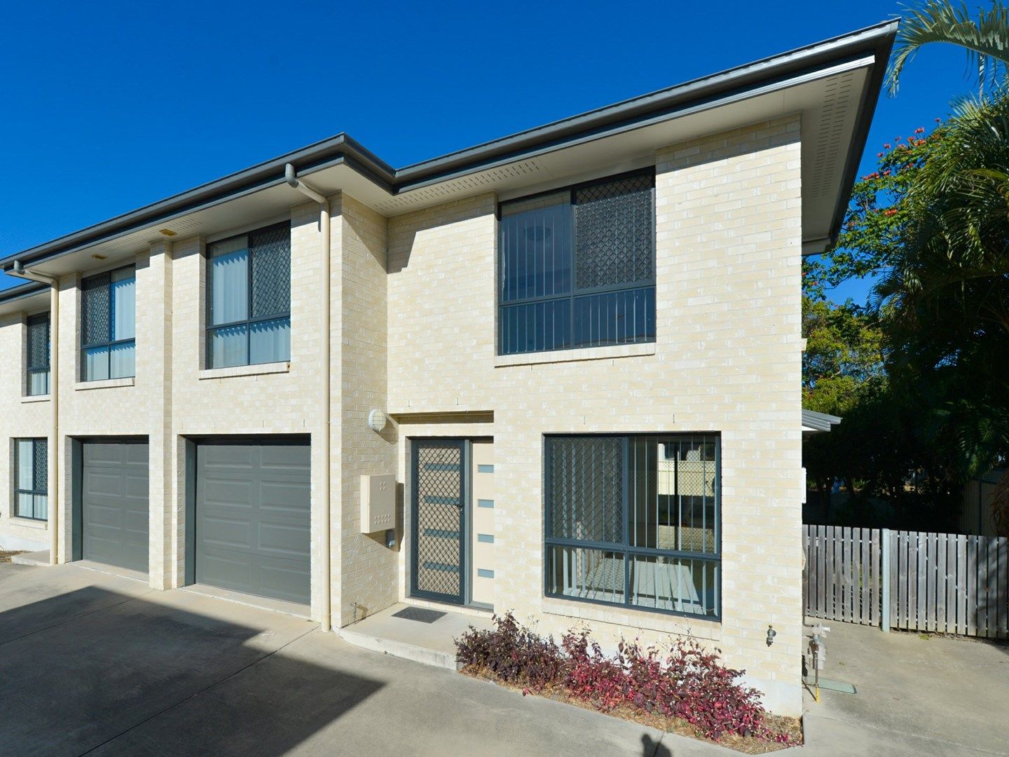 2/11 Walsh Street, South Gladstone QLD 4680, Image 0