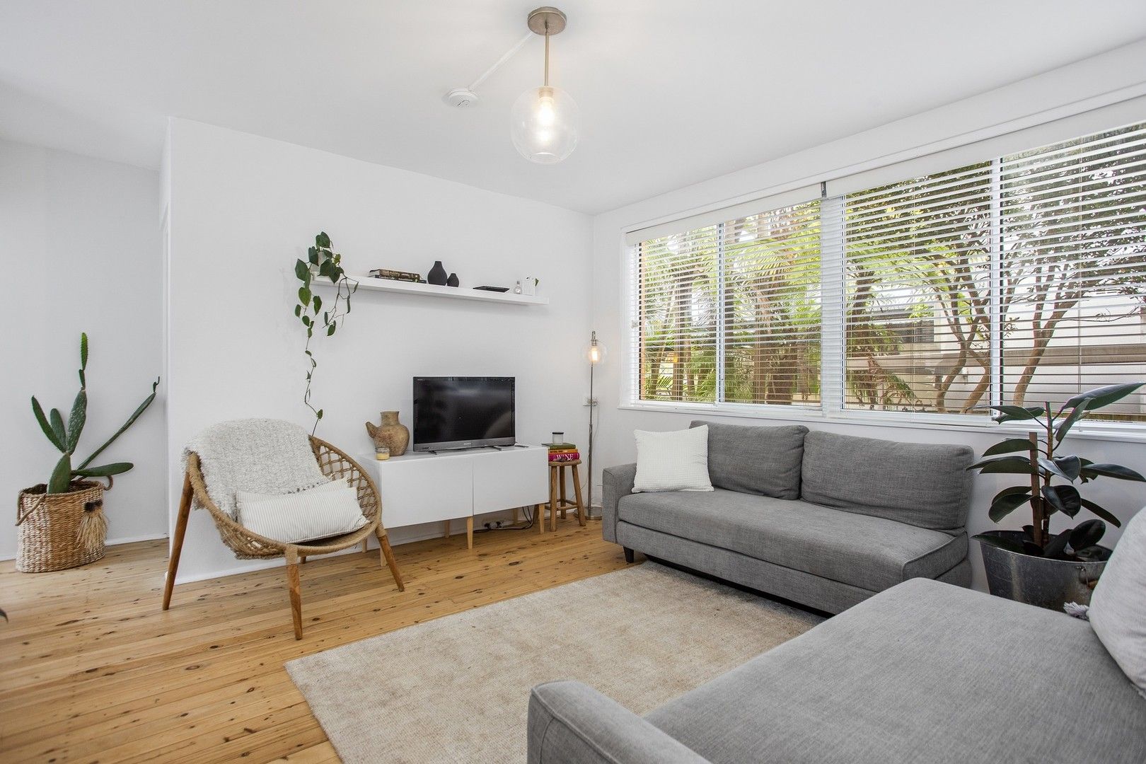 2 bedrooms Apartment / Unit / Flat in 2/32 Wyuna Avenue FRESHWATER NSW, 2096