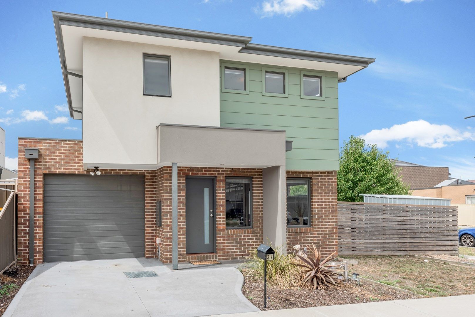 37 Clarendon Avenue, Craigieburn VIC 3064, Image 0