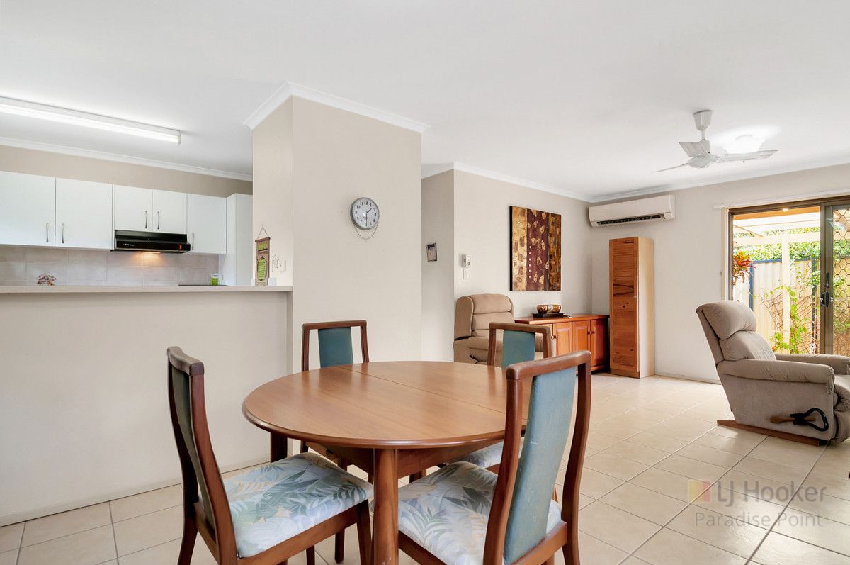 2/8 Woodgate Place, Paradise Point QLD 4216, Image 0