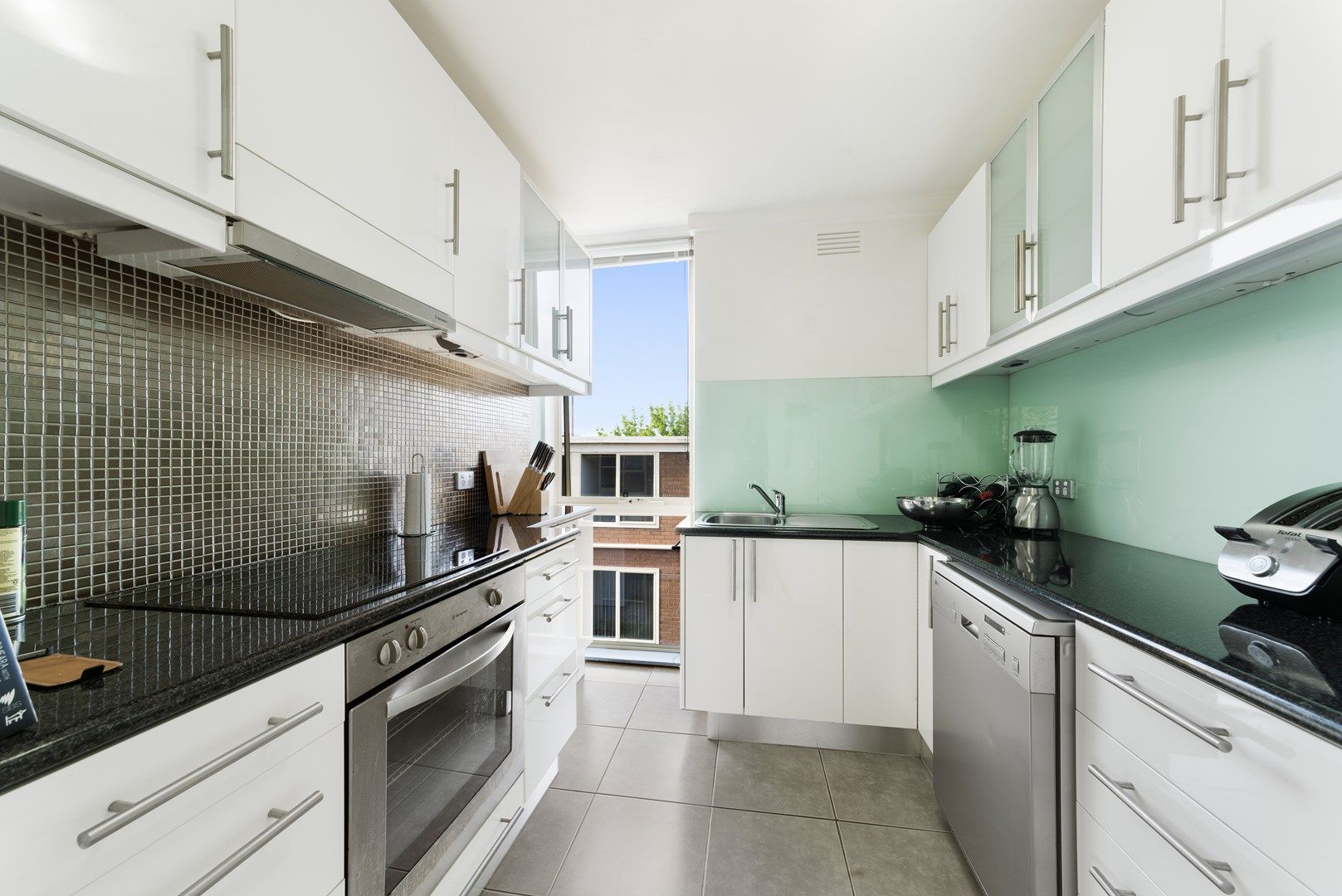 2 bedrooms Apartment / Unit / Flat in 9/34 Davis Avenue SOUTH YARRA VIC, 3141
