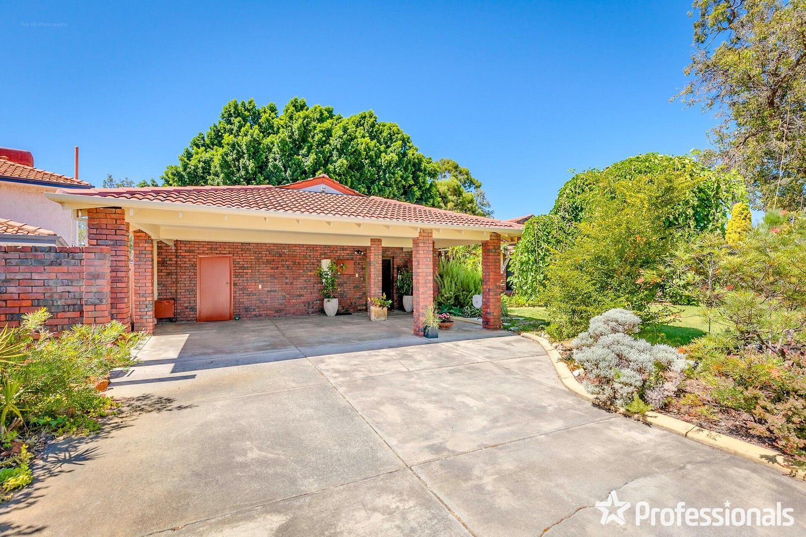 121 Regency Drive, Thornlie WA 6108 House For Rent 550 Domain