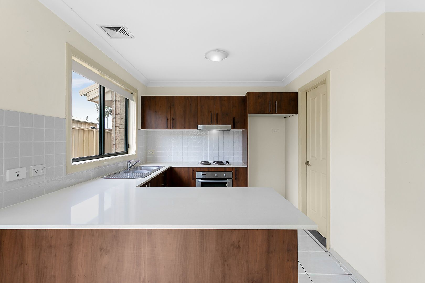 1/10 Harry Close, Blue Haven NSW 2262, Image 2