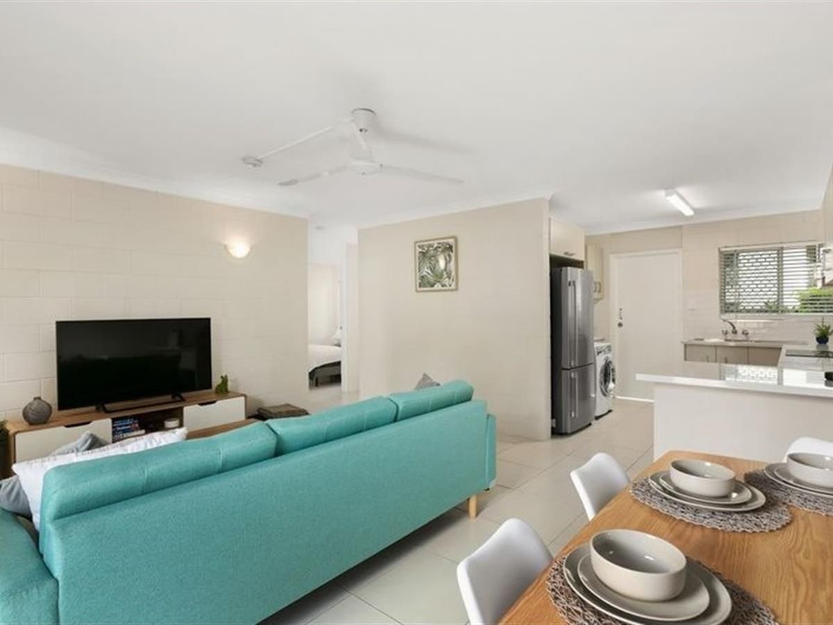 2 bedrooms Apartment / Unit / Flat in 2/120 Greenslopes Street EDGE HILL QLD, 4870