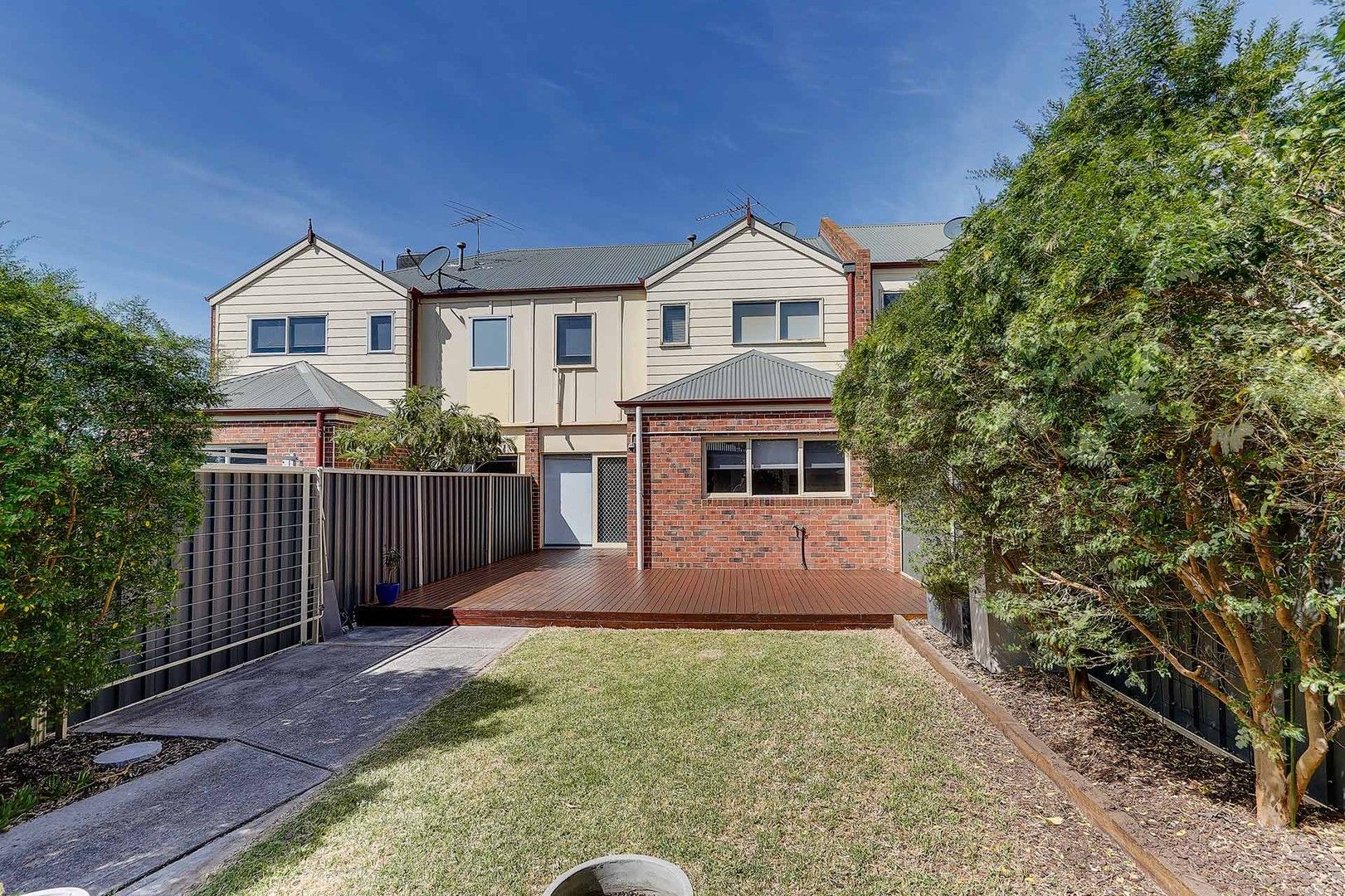 3 Meadowbank Lane, Craigieburn VIC 3064 House For Rent 420 Domain