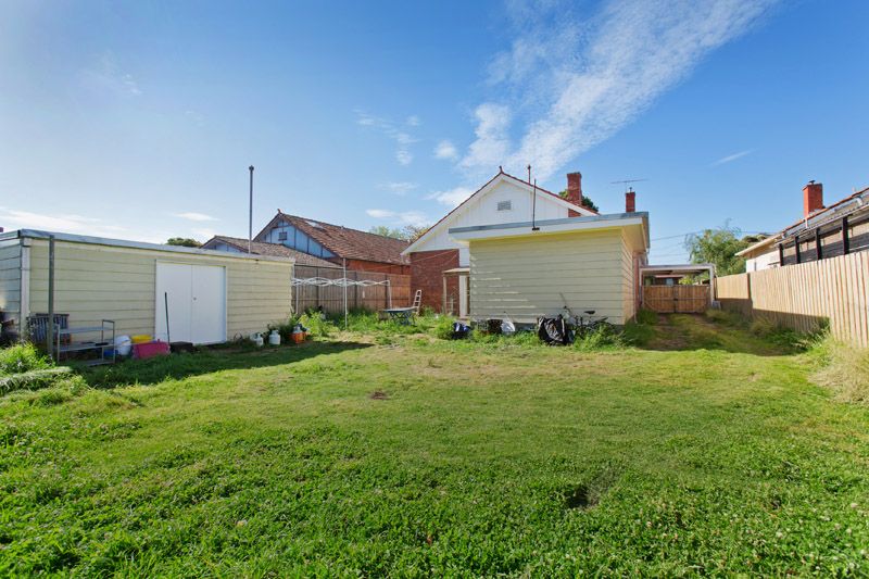 39 Hawson Avenue, GLEN HUNTLY VIC 3163, Image 2