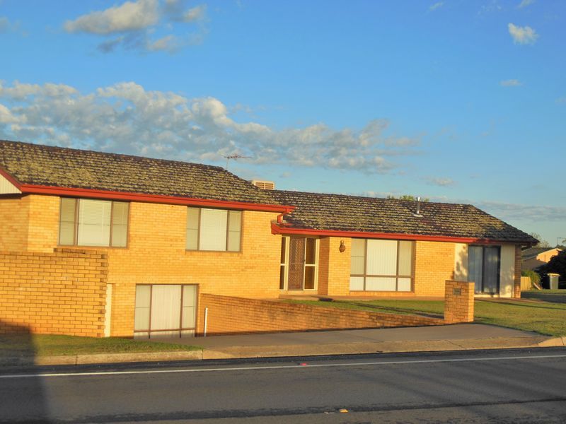 2 Cherry Court, Young NSW 2594