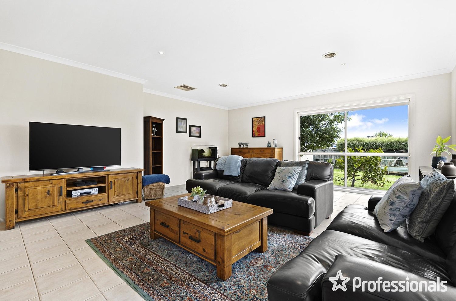 80 Blue Ridge Drive, Mooroolbark VIC 3138, Image 2