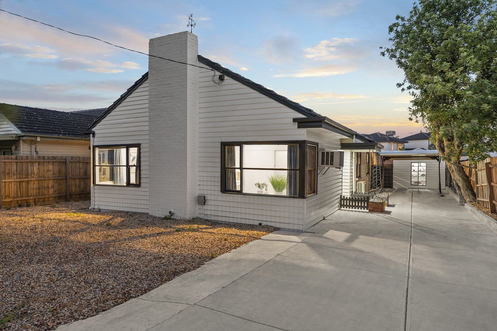 3 bedrooms House in 221 Springfield Road BLACKBURN NORTH VIC, 3130