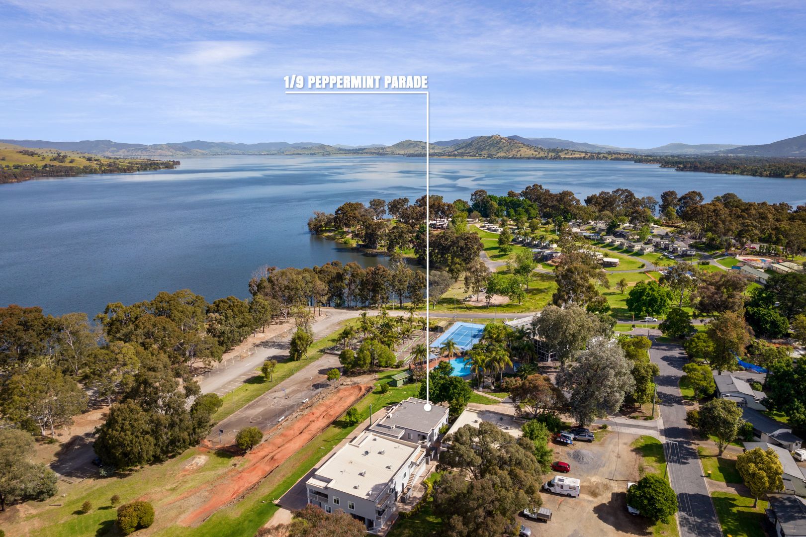 1/9 Peppermint Parade, Lake Hume Village NSW 3691, Image 2