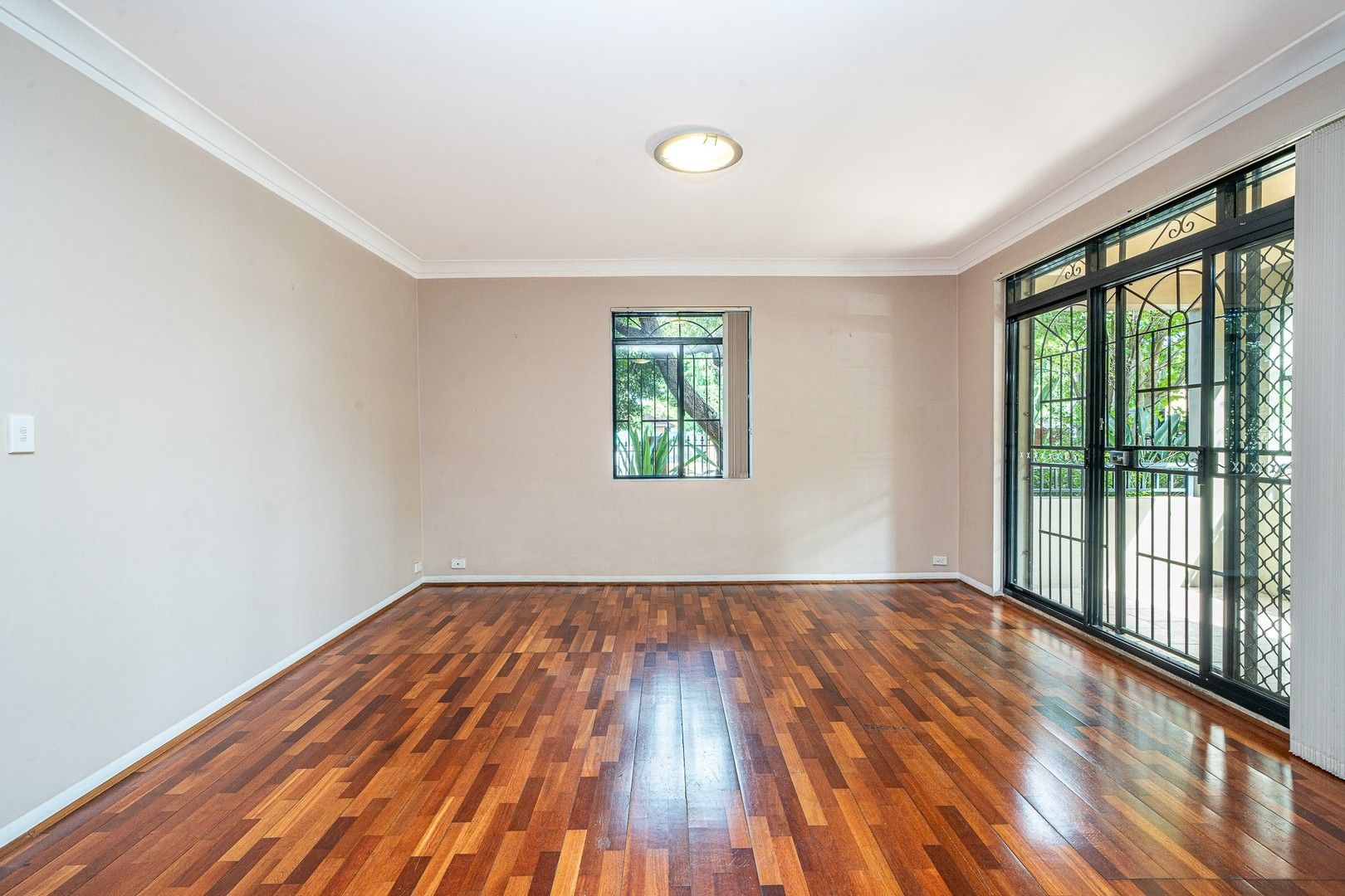 3 bedrooms Apartment / Unit / Flat in 2/2-4 Melvin Street BEVERLY HILLS NSW, 2209
