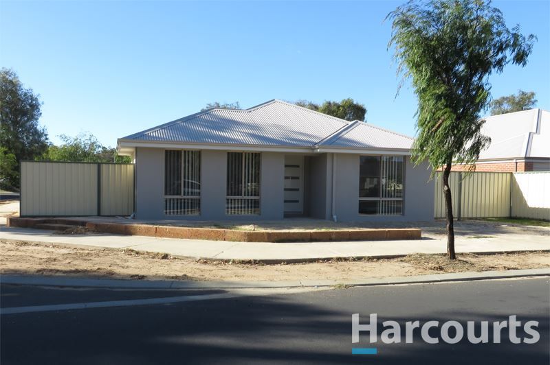 4 bedrooms House in 5 Paterson Drive YALYALUP WA, 6280