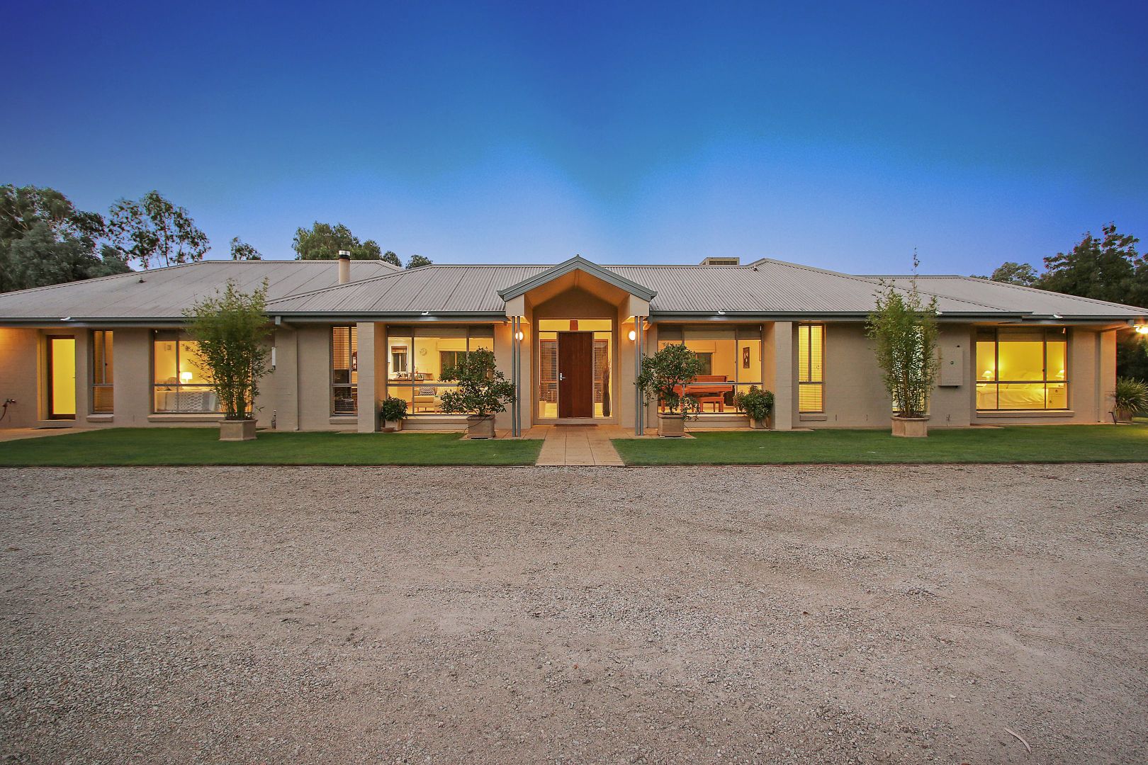 16 Innisfree Drive, West Wodonga Property History & Address Research