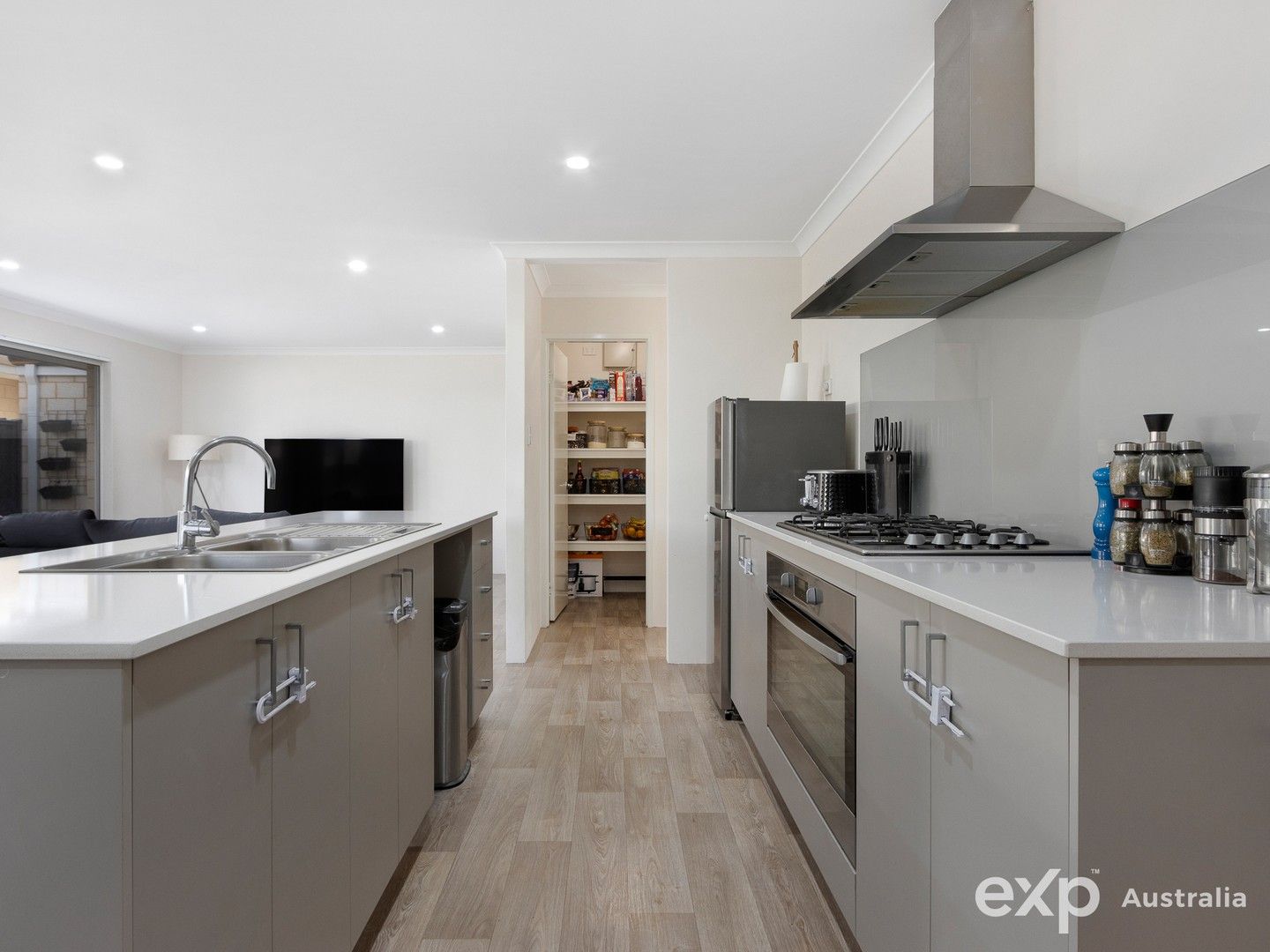 4 bedrooms House in 5 Taaruuk Street BALDIVIS WA, 6171