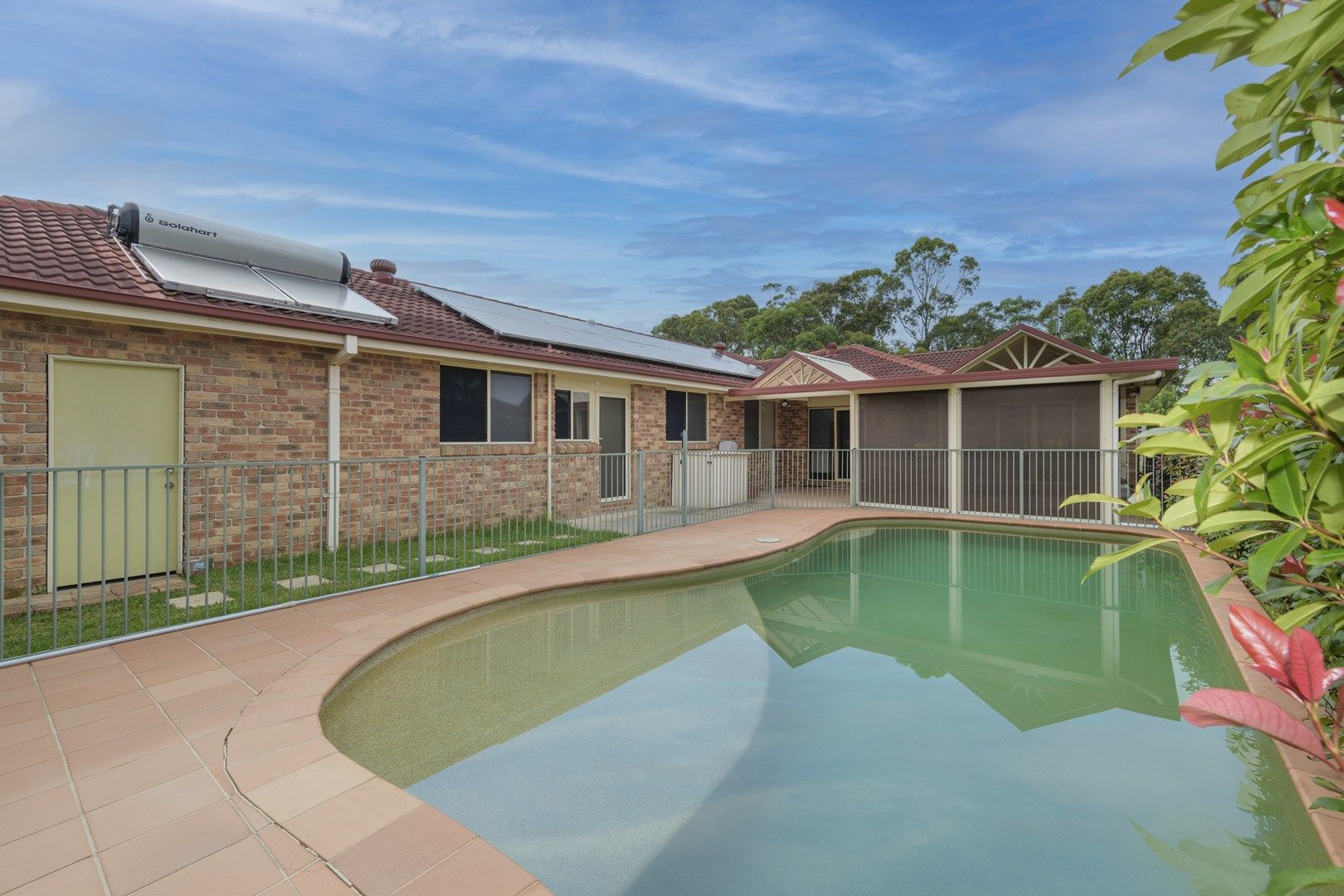 4 bedrooms House in 2 The Crest Cove VALENTINE NSW, 2280