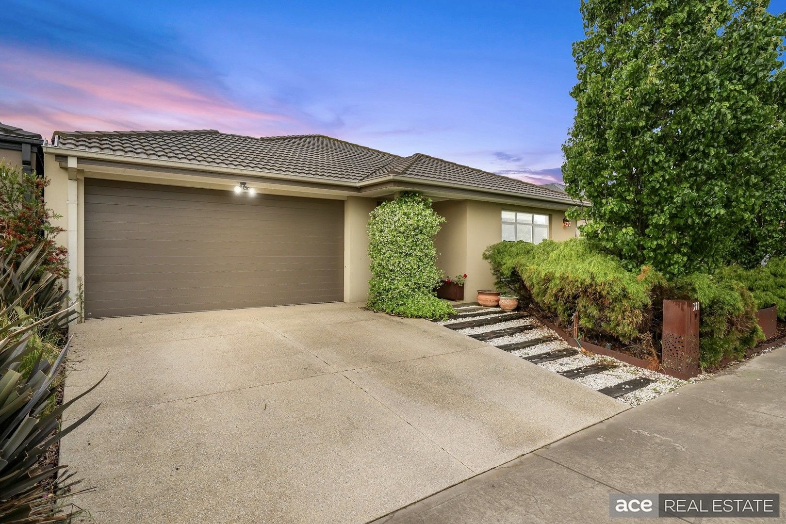 4 bedrooms House in 311 Saltwater Promenade POINT COOK VIC, 3030