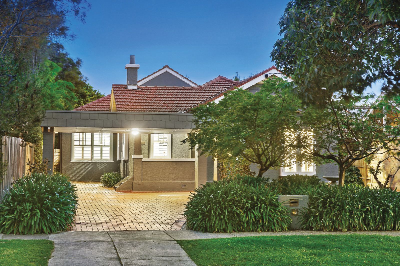 8 Dundonald Avenue, Malvern East Property History & Address Research