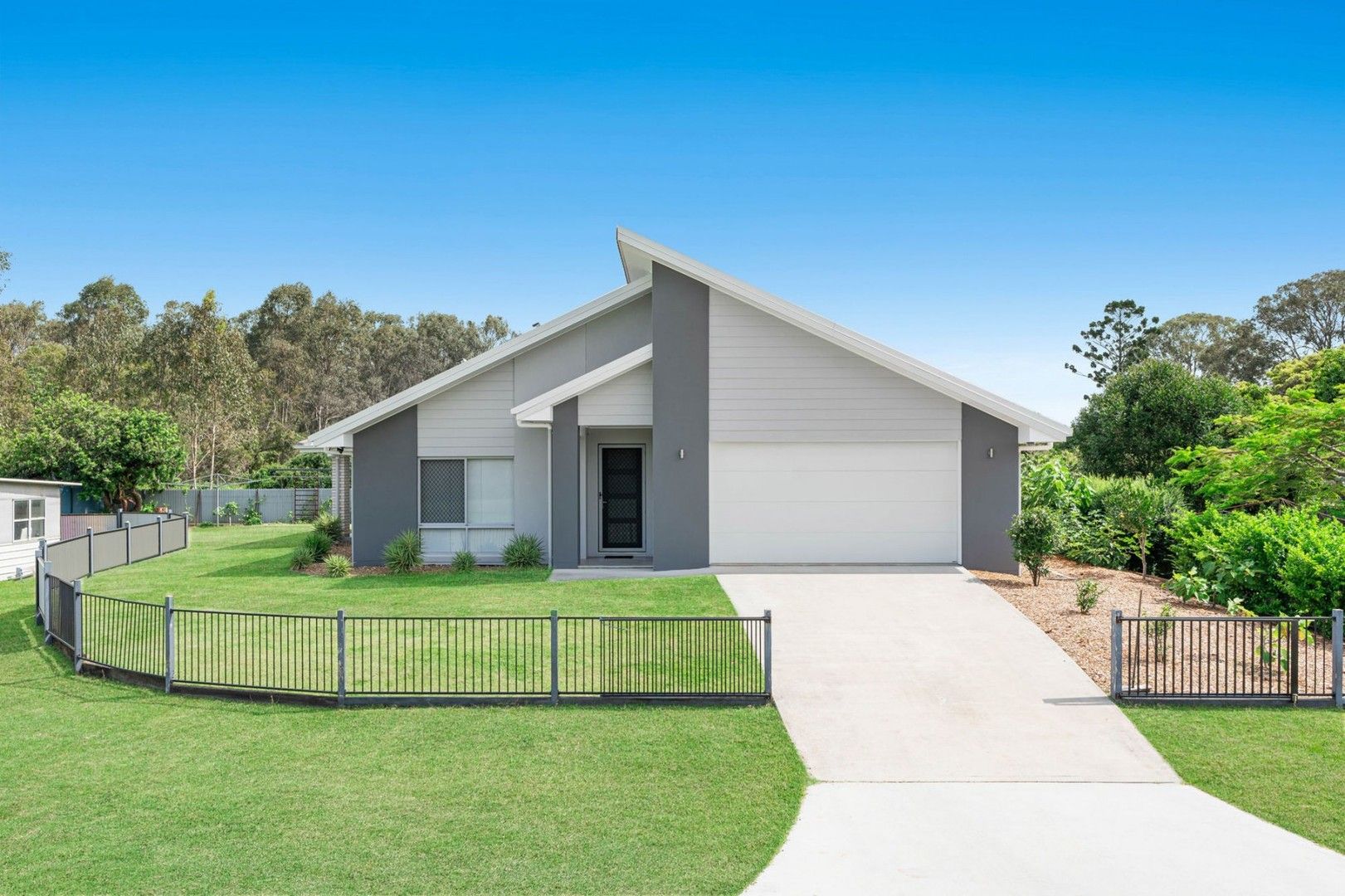 4 bedrooms House in 190A Kianawah Road WYNNUM WEST QLD, 4178