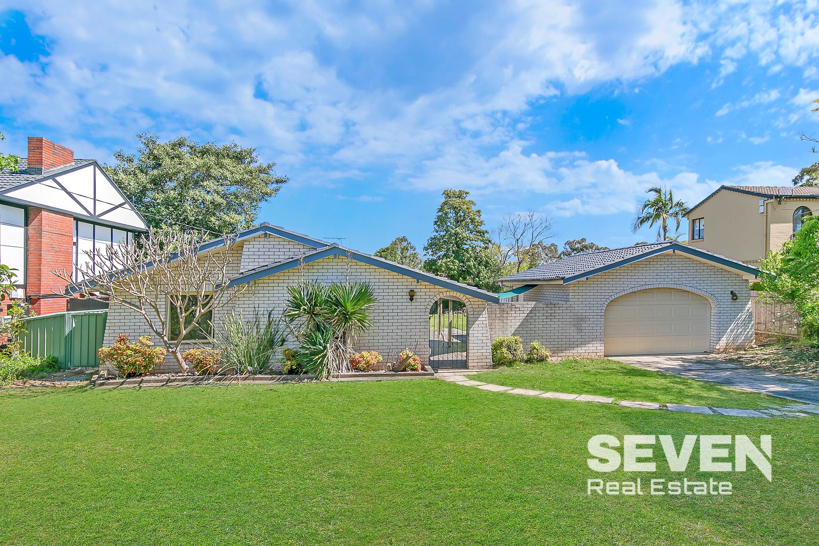 216 Excelsior Avenue, Castle Hill Property History & Address Research