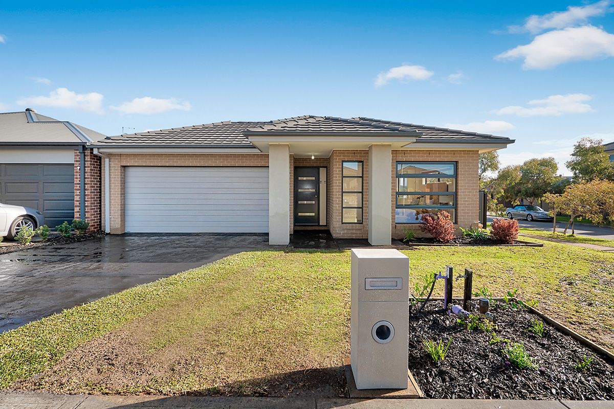 10 Buckskin Drive, Clyde North VIC 3978