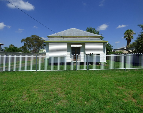 99 Charles Street, Roma QLD 4455