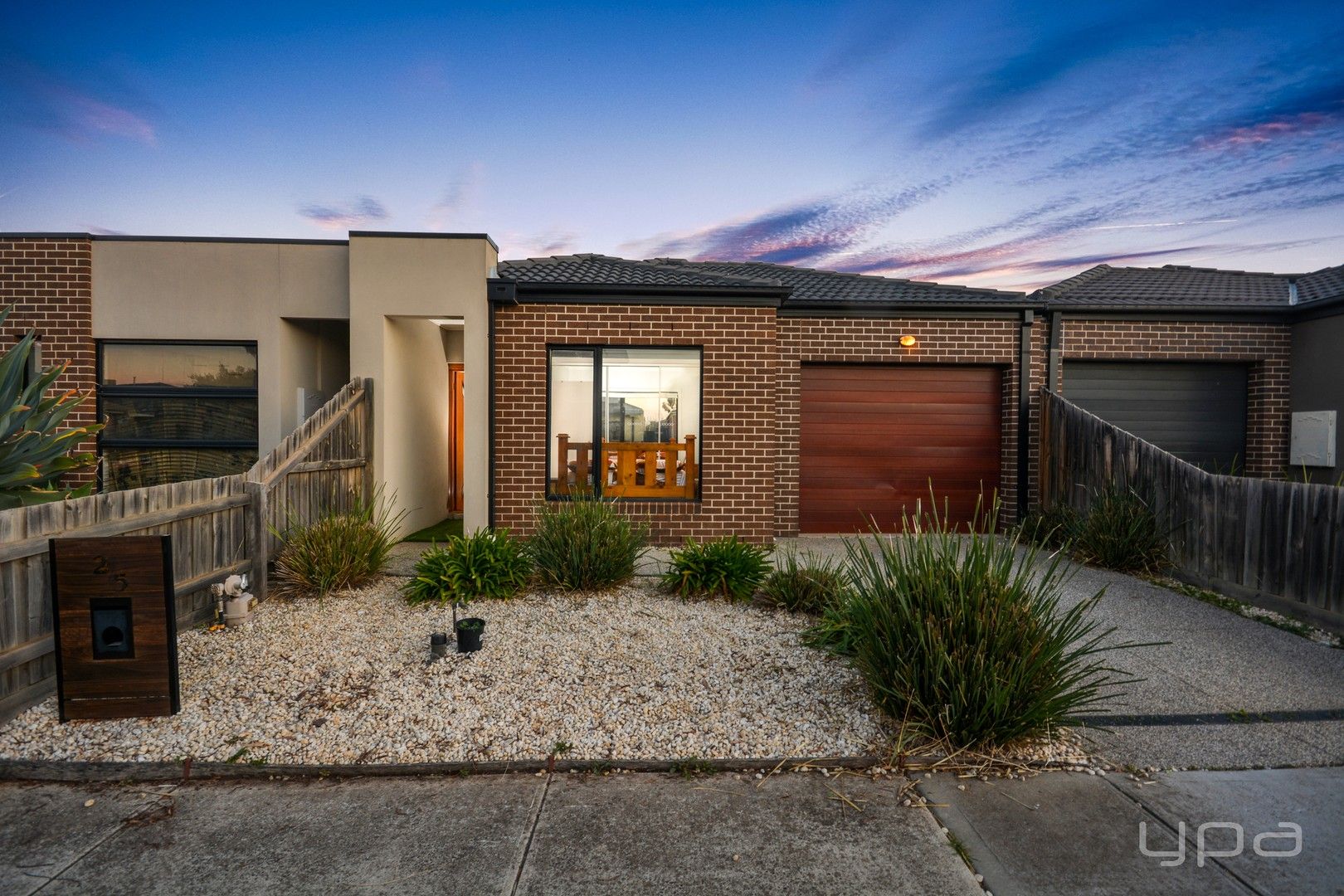 2/5 Greenleaf Circuit, Tarneit VIC 3029, Image 0