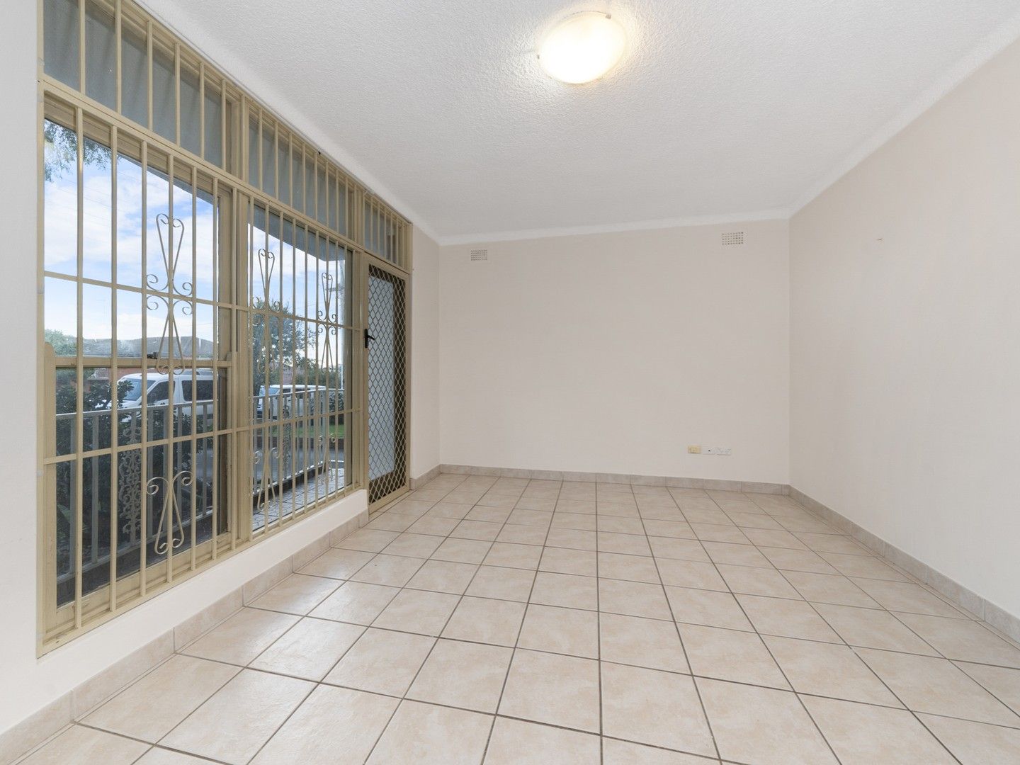 2 bedrooms Apartment / Unit / Flat in 2/142A Good Street HARRIS PARK NSW, 2150