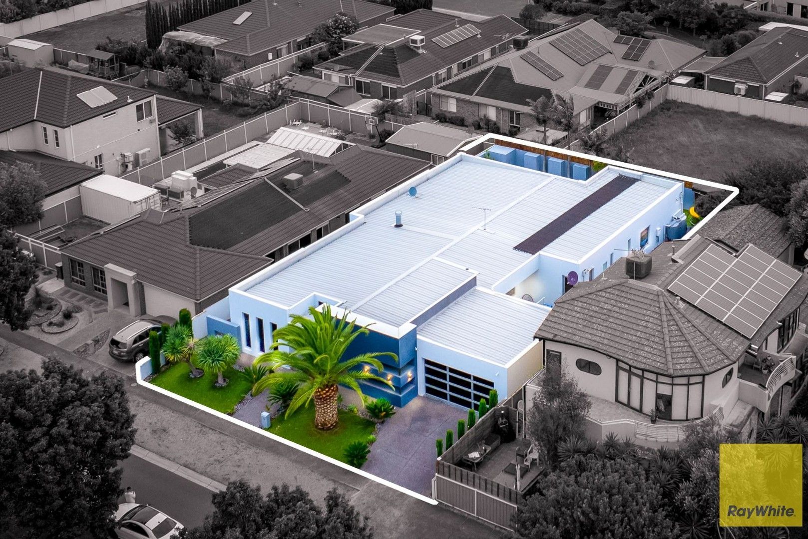 5 bedrooms House in 14 Marseilles Way POINT COOK VIC, 3030