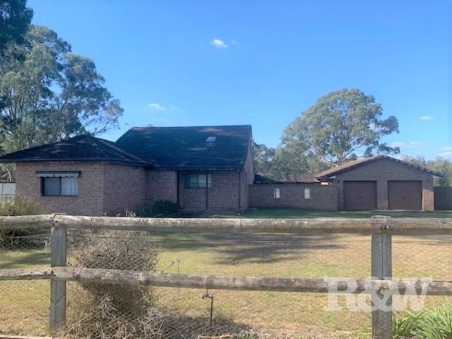 5 bedrooms House in 366 Deepfields Road CATHERINE FIELD NSW, 2557