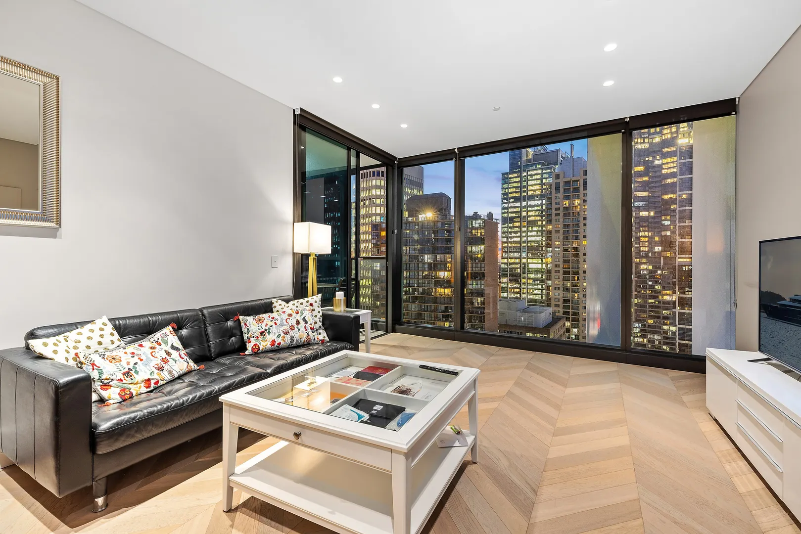 Elegant Two-Bedroom Apartment in the Prestigious One30 Hyde Park – pohled 3