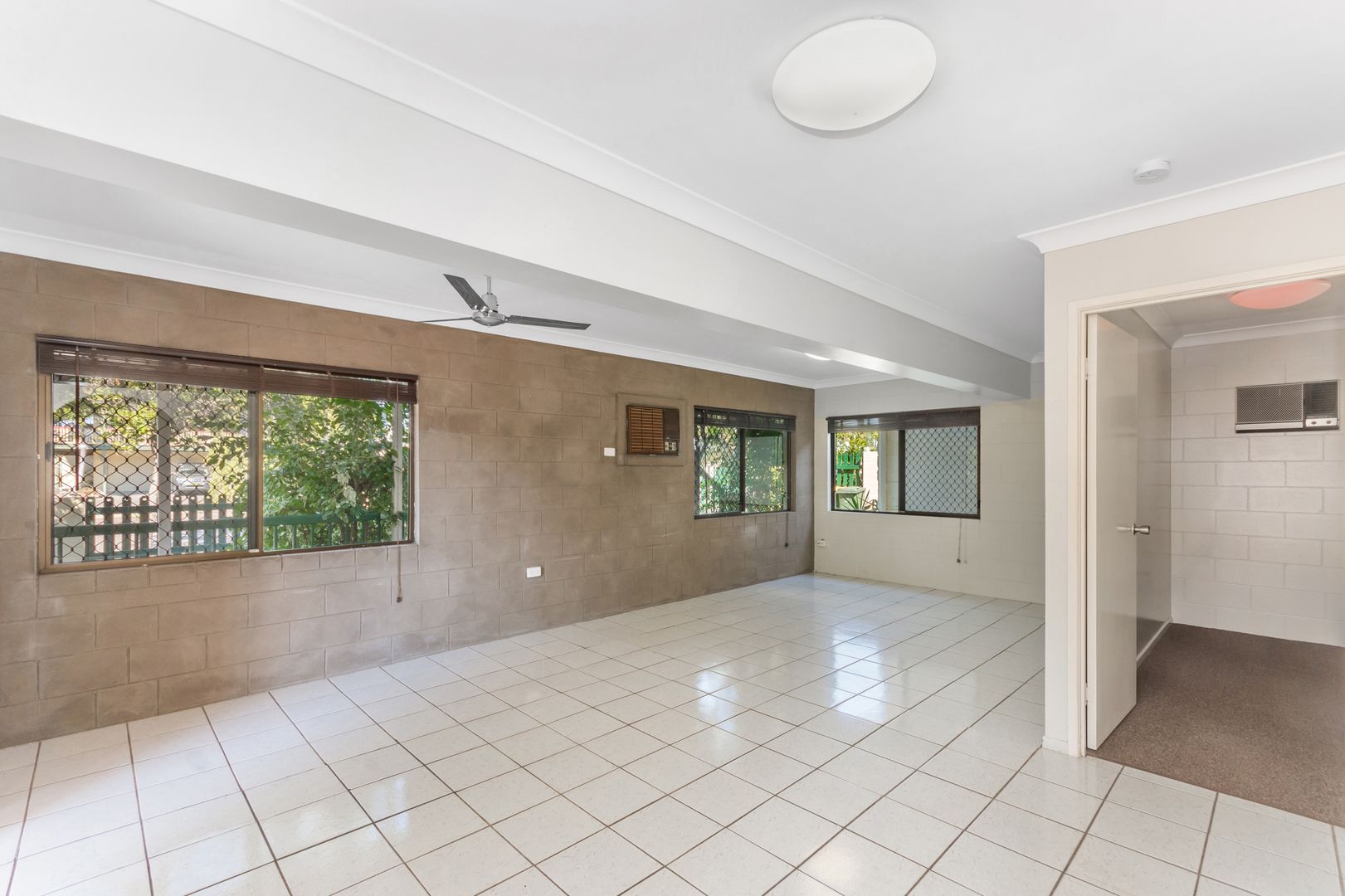 1/5 Shaw Street, West End QLD 4810, Image 2