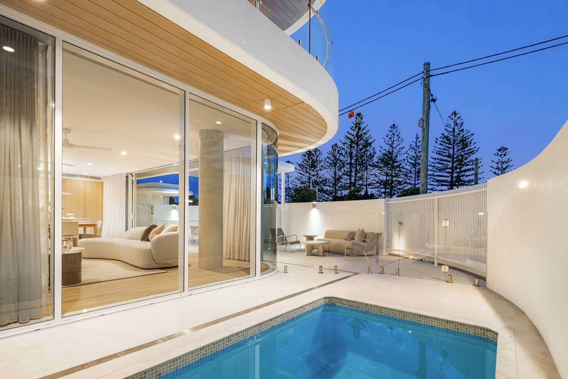 1/19-21 Rankin Parade Main Beach 4217 - Image 5