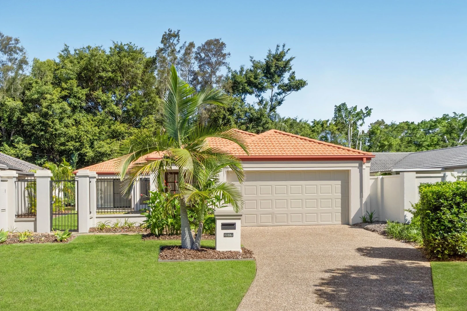 2017 Gracemere Gardens Court, Hope Island QLD 4212