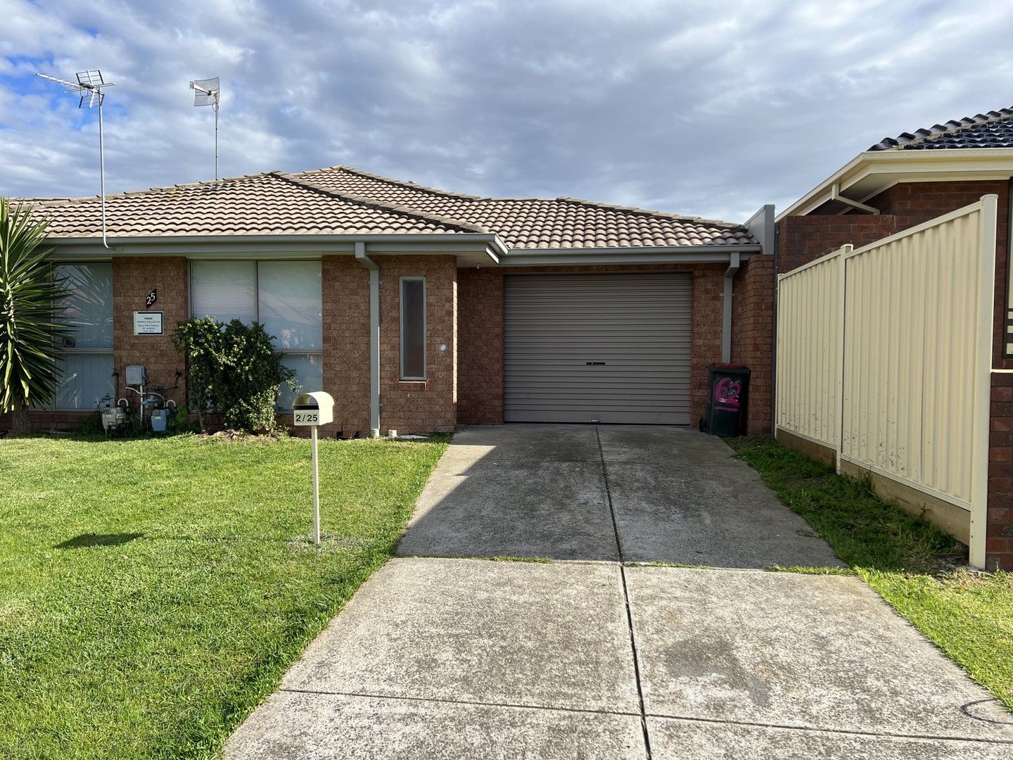 2 bedrooms Apartment / Unit / Flat in 2/25 Kiparra Close ST ALBANS VIC, 3021